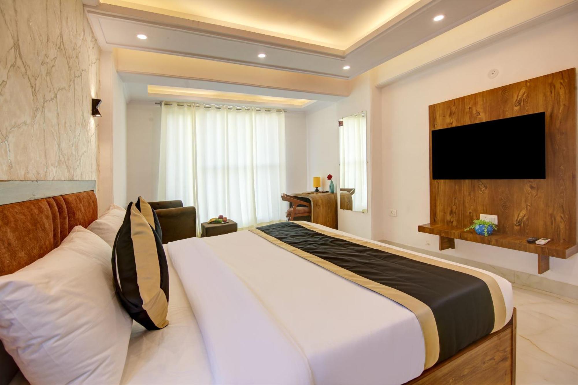 Hotel The Emporio Grand Near Vaishali Metro Station Ghaziabad Exterior foto