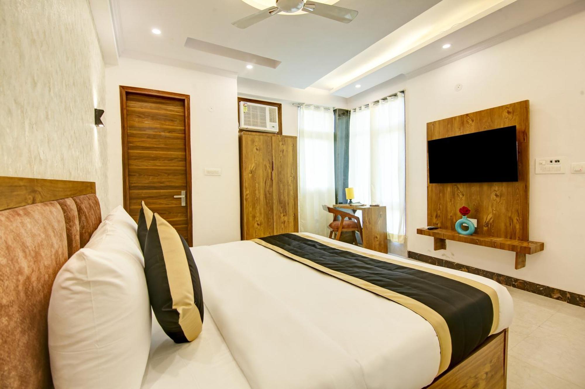 Hotel The Emporio Grand Near Vaishali Metro Station Ghaziabad Exterior foto
