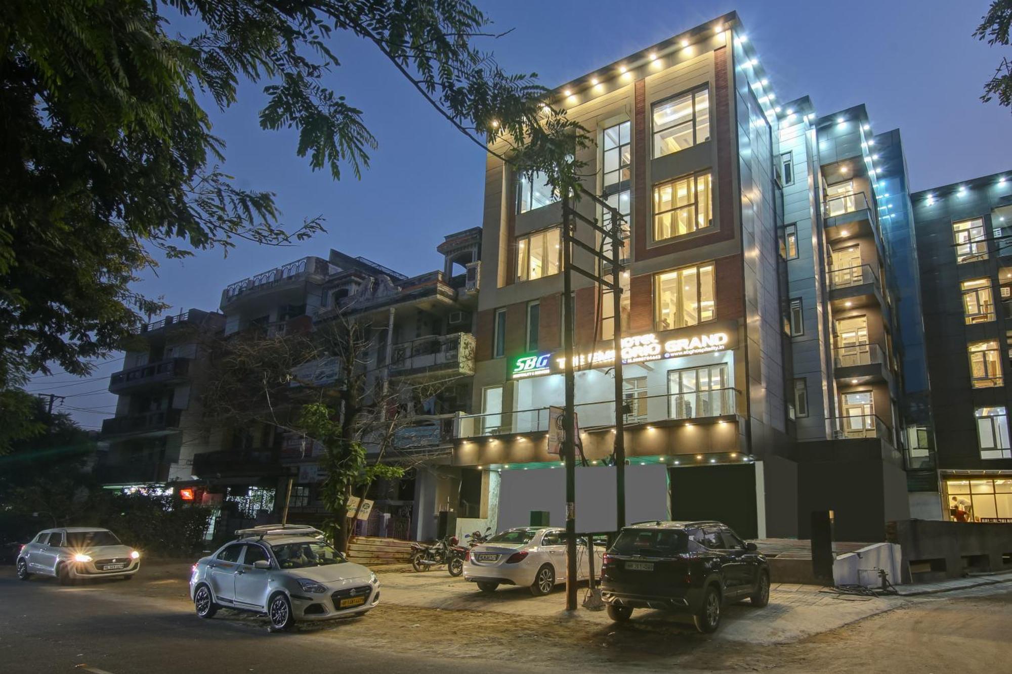 Hotel The Emporio Grand Near Vaishali Metro Station Ghaziabad Exterior foto